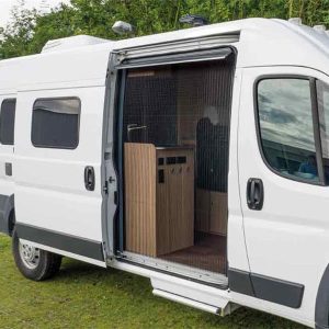 Síť proti hmyzu do posuvných dveří s rámem REMIcare VAN, Fiat Ducato (střední/dlouhý rozvor, nízké dveře, černá, s lištou pro stůl) 310635 Síť proti hmyzu do posuvných dveří s rámem REMIcare VAN, Fiat Ducato (střední/dlouhý rozvor, nízké dveře, černá, s lištou pro stůl) 310635