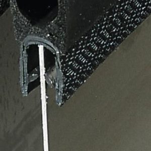 Profil těsnicí s těsnicím břitem 17 mm, role 20 m 310850 Profil těsnicí s těsnicím břitem 17 mm, role 20 m 310850