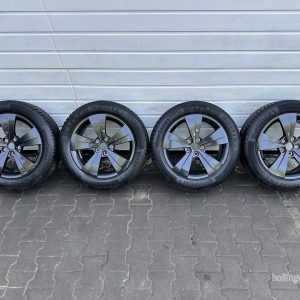 Kola 215/55 R17 zimní pneu 7,5mm DOT2824 ET41 6,5Jx17H2 3V0601025AS S5VX3T89130 Kola 215/55 R17 zimní pneu 7,5mm DOT2824 ET41 6,5Jx17H2 3V0601025AS S5VX3T89130