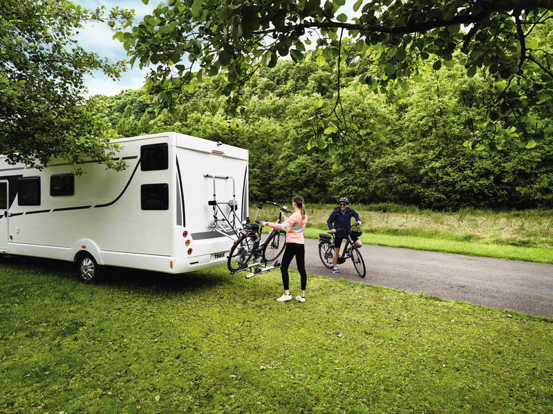 Nosník elektrokol a kol zadní Thule Excellent Lift V16 s 12V motorem (nosnost 50 kg, pro 2-3 kola) 312674