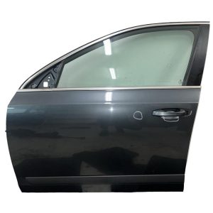 Škoda Octavia 3 kombi Scout r.v. 2015 šedá metalíza QuarzGrau kód barvy LF7Y 6F6F levé přední dveře 5E0831051A S5VX3T89870