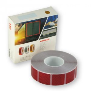 Páska reflexní samolepící červená, dělená, šířka 5 x 5cm, metráž 606719 Páska reflexní samolepící červená, dělená, šířka 5 x 5cm, metráž 606719